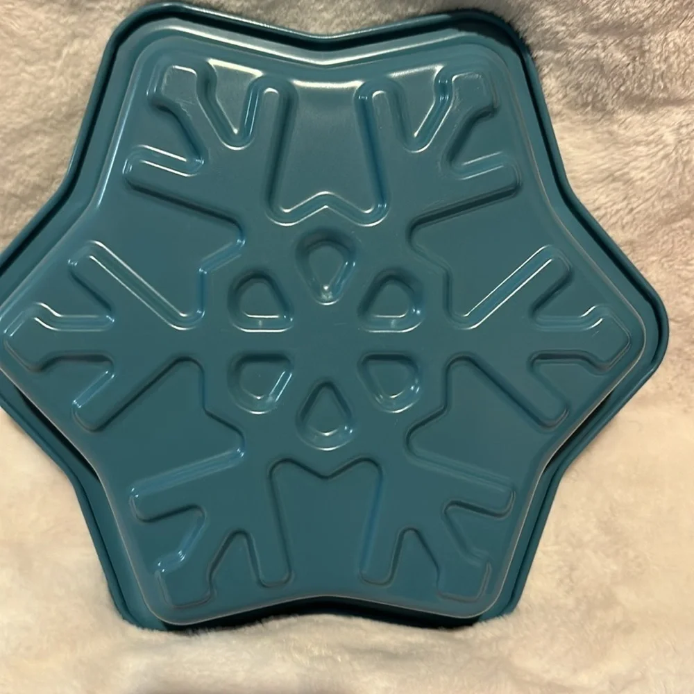 Nordic Ware Snowflake Baking Pan New